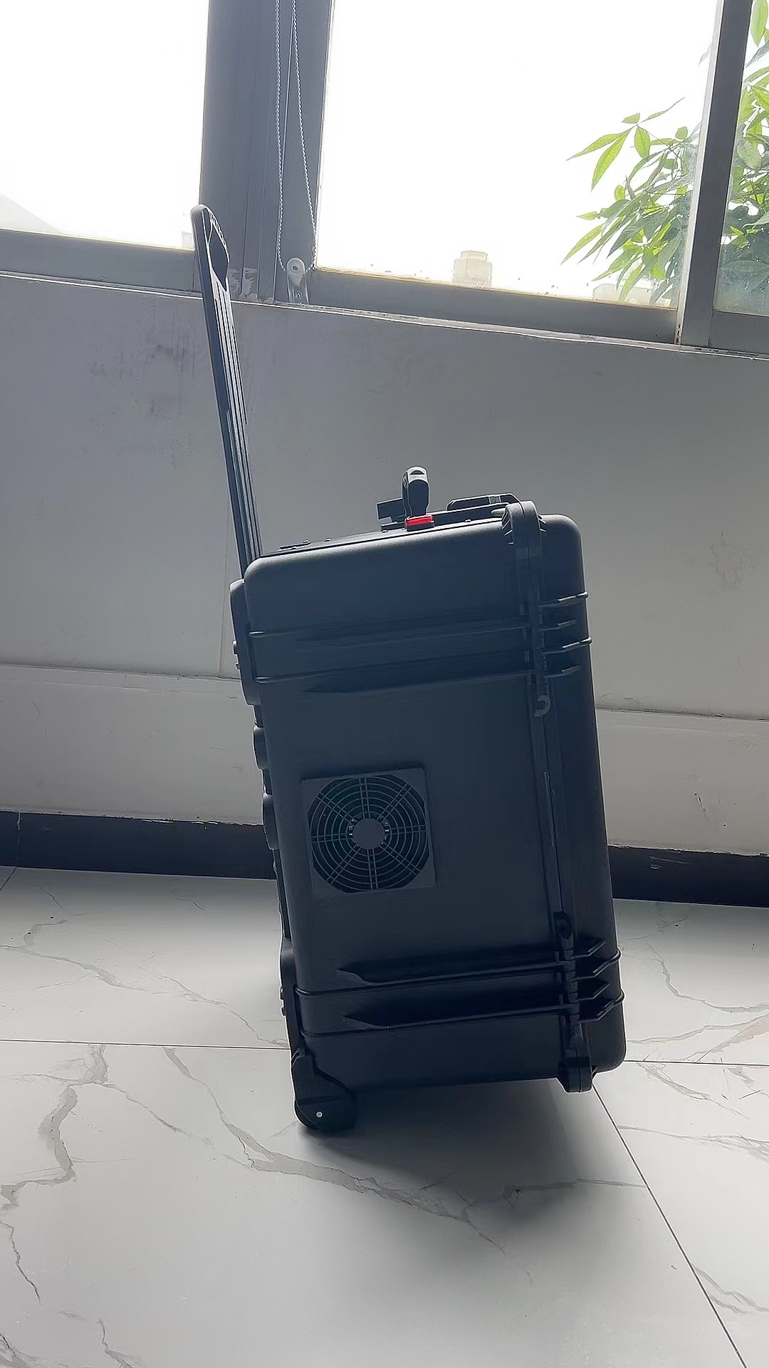 库车手拉箱型移动通信干扰器